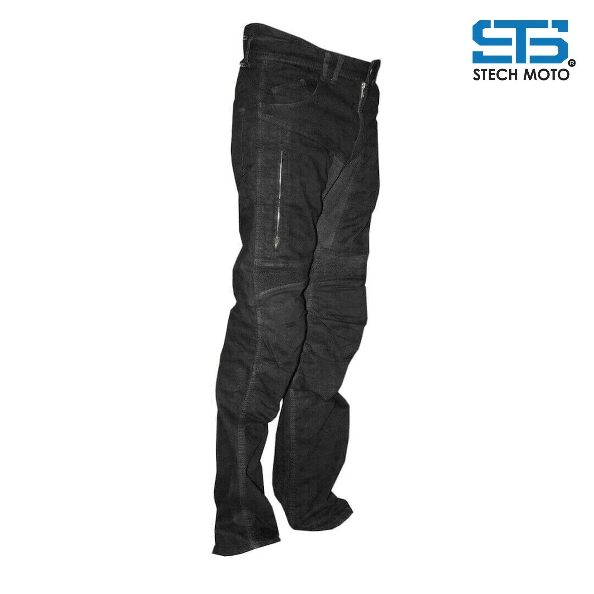 Trousers moto tecnici neri in jeans con inserti protettivi e zip, ambientazione studio.