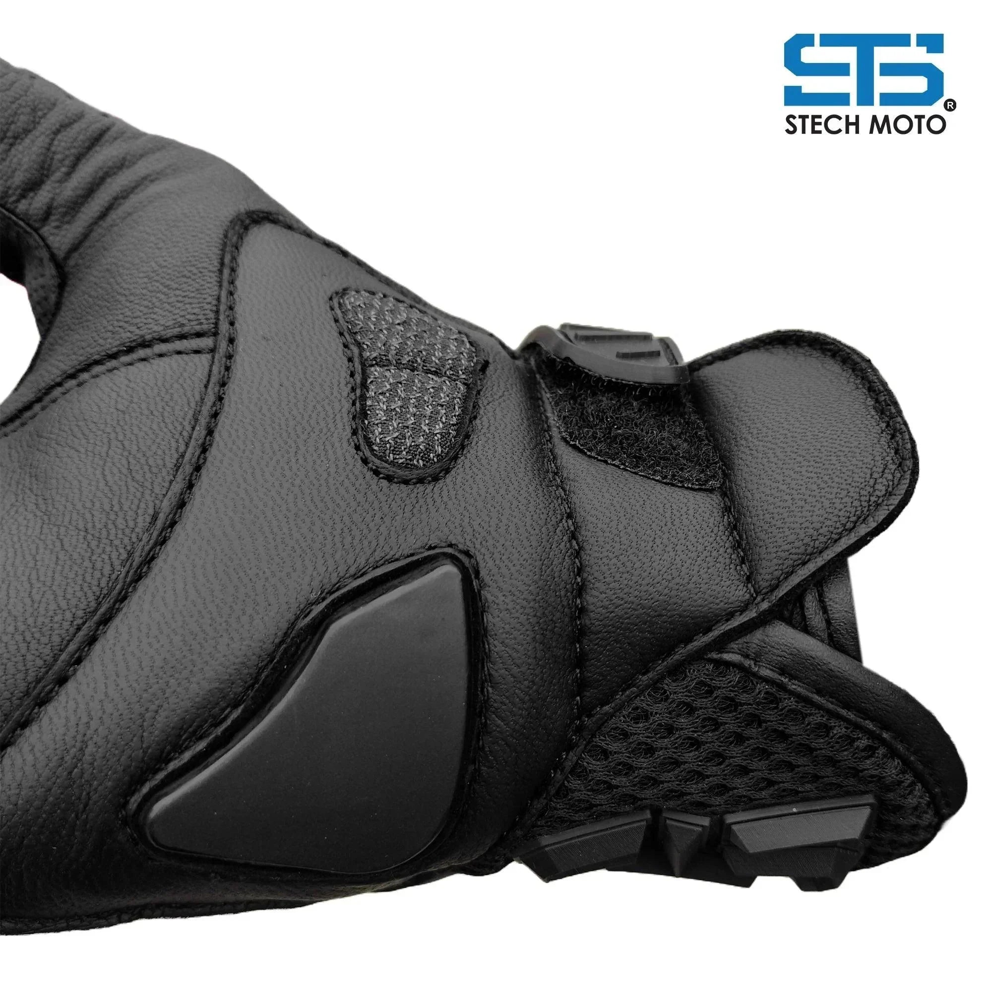 Guanto moto in pelle nera con protezioni rinforzate e dettagli tecnici Stech Moto.