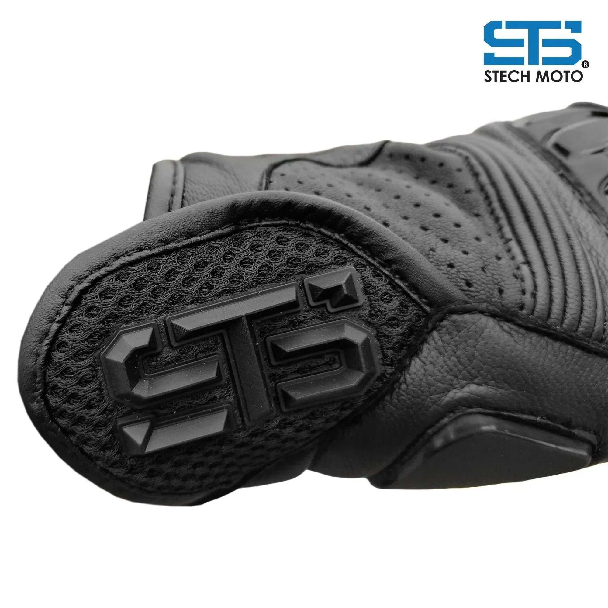 Guanto da moto in pelle nera con protezione rigida e dettagli traforati, stile touring